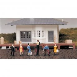 Bachmann Industries HO Waiting Passengers