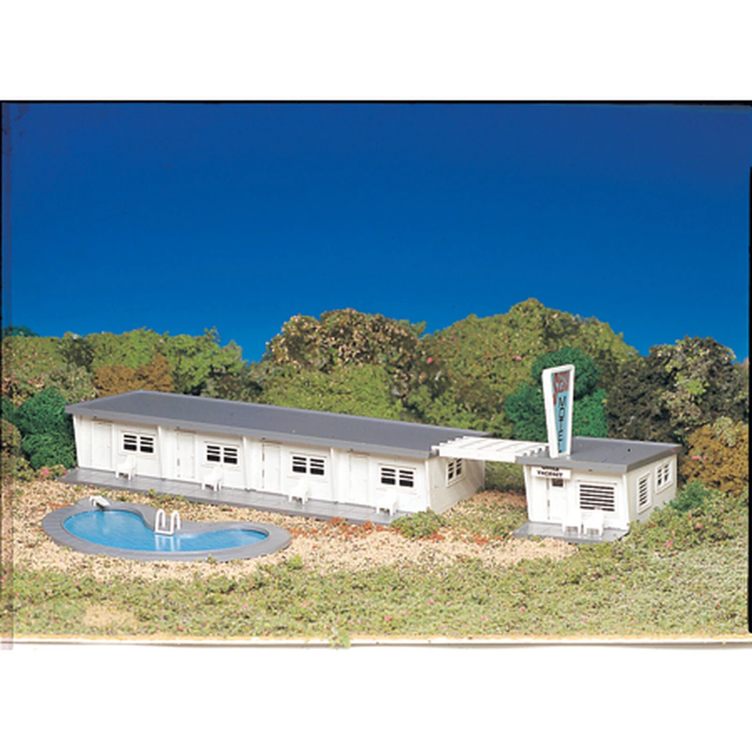 Bachmann Industries HO Snap KIT Motel with ool 3 Bachmann Industries HO Snap KIT Motel with ool