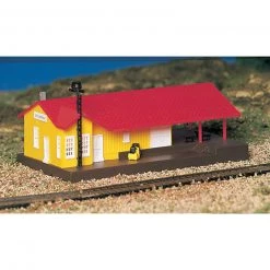 Bachmann Industries N Built Up Freight Station